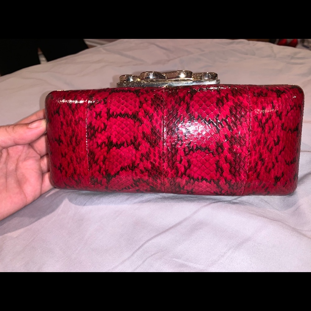 DVF clutch